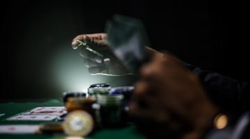 Poker online, perché è diverso da quello tradizionale?