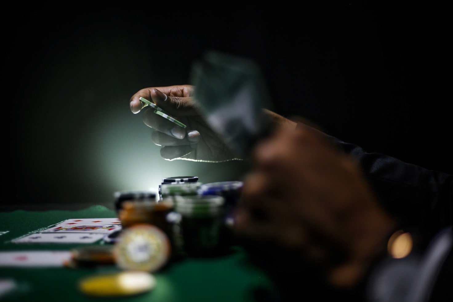 Poker online, perché è diverso da quello tradizionale?