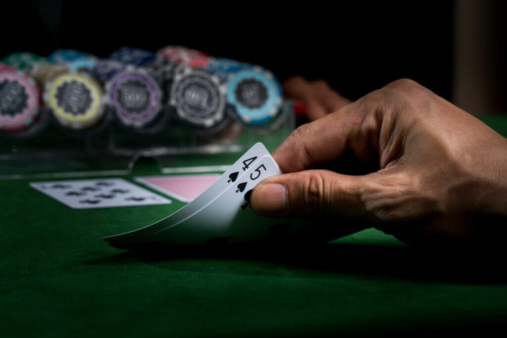Giocare a poker con soldi finti