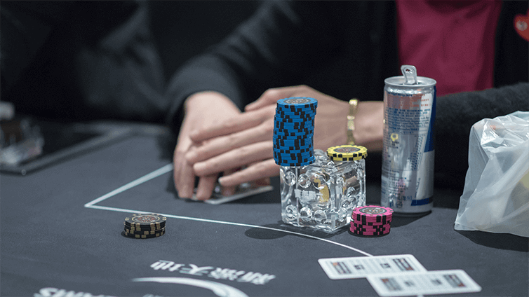 consigli per affrontare al meglio le partite di poker online