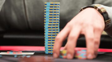 Come vincere a poker usando il giusto tono di voce