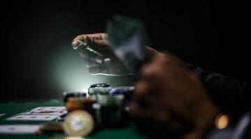 Le differenze tra esperti e principianti nel Poker Online