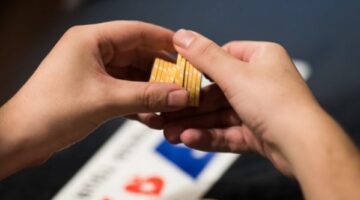 Diventare un giocatore di poker professionista: 3 domande da farsi (e da fare)
