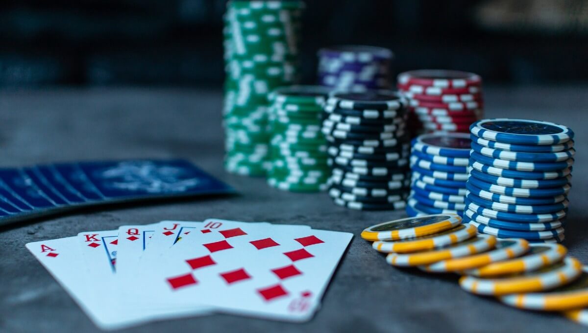 Cara memainkan fase tengah turnamen poker